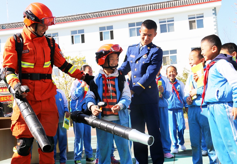 丽江森林消防支队营区开放日宣传森林防火