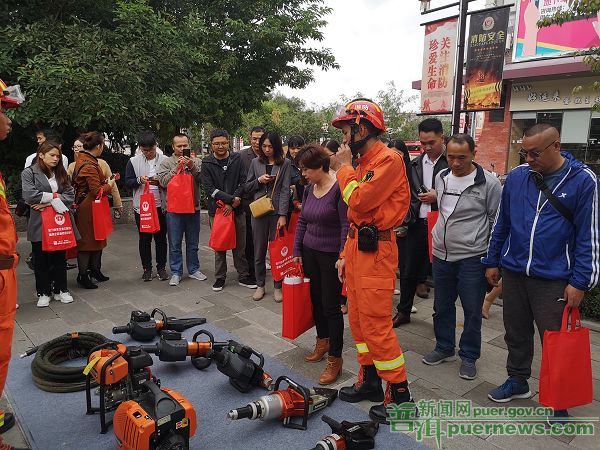 普洱市2019年“119”消防宣传月活动启动仪式在思茅区阳光悦城七坊街举行
